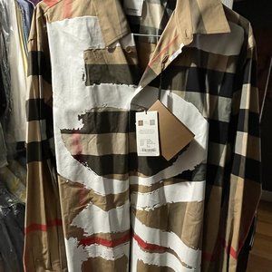 Mens Burberry "LOVE" shirt, Size XXL